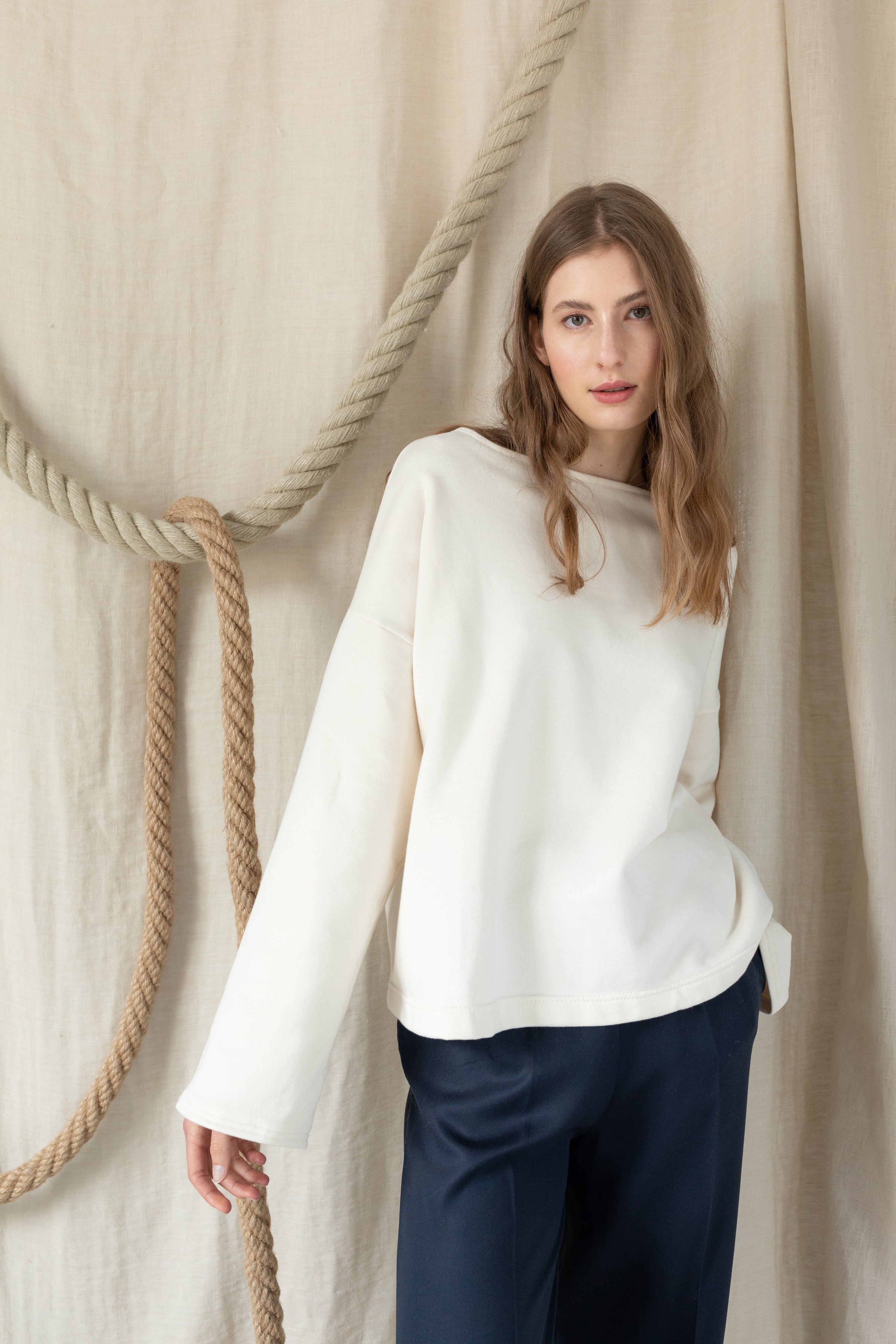 ADVA, adva studios, adva fashion, adva, adva sweatshirt, organic cotton sweatshirt, organic cotton clothing, organic loungewear, mikina z organicke bavlny, organicka mikina