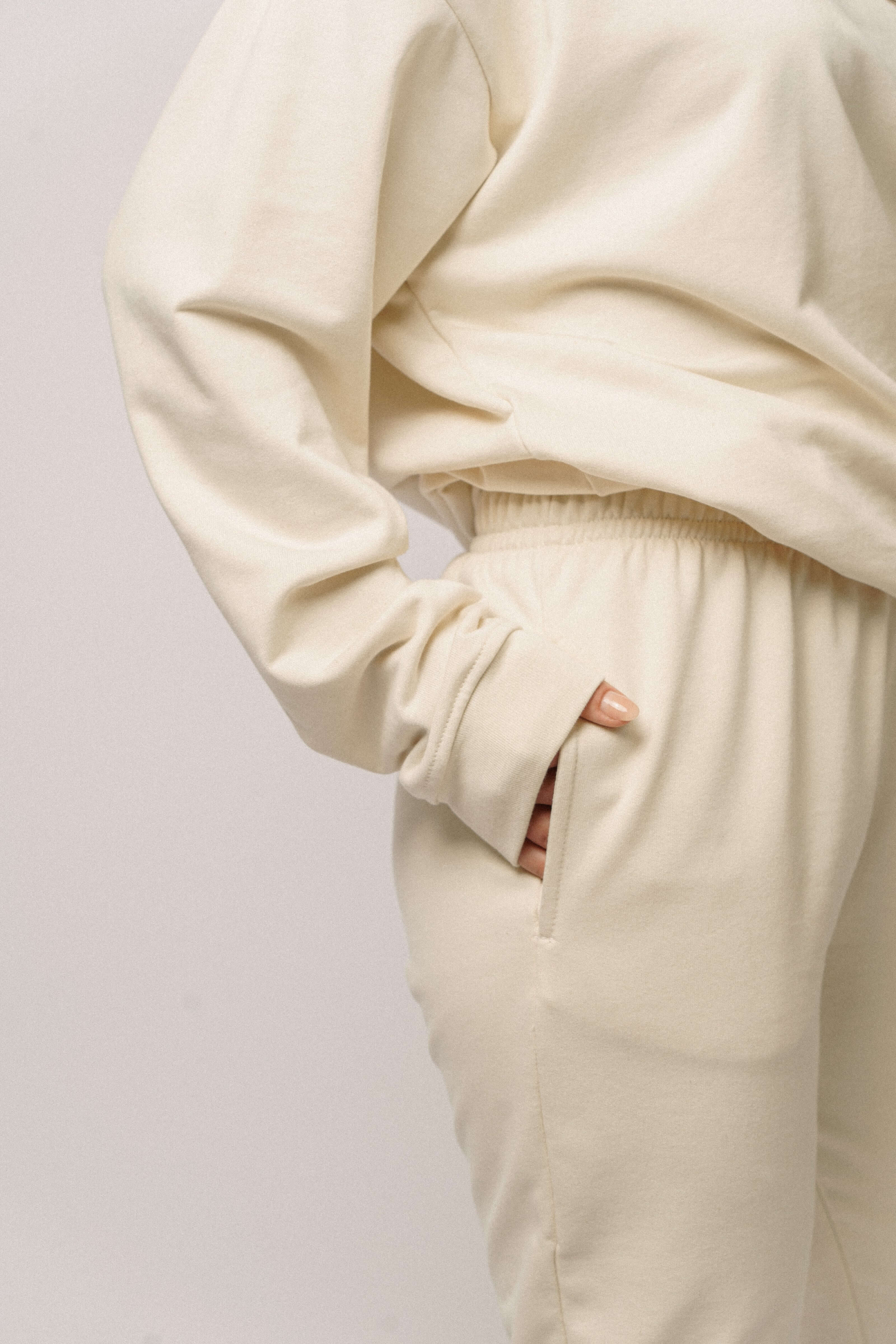 Oversized unisex mikina s kapucí v krémové barvě značka ADVA Studios.