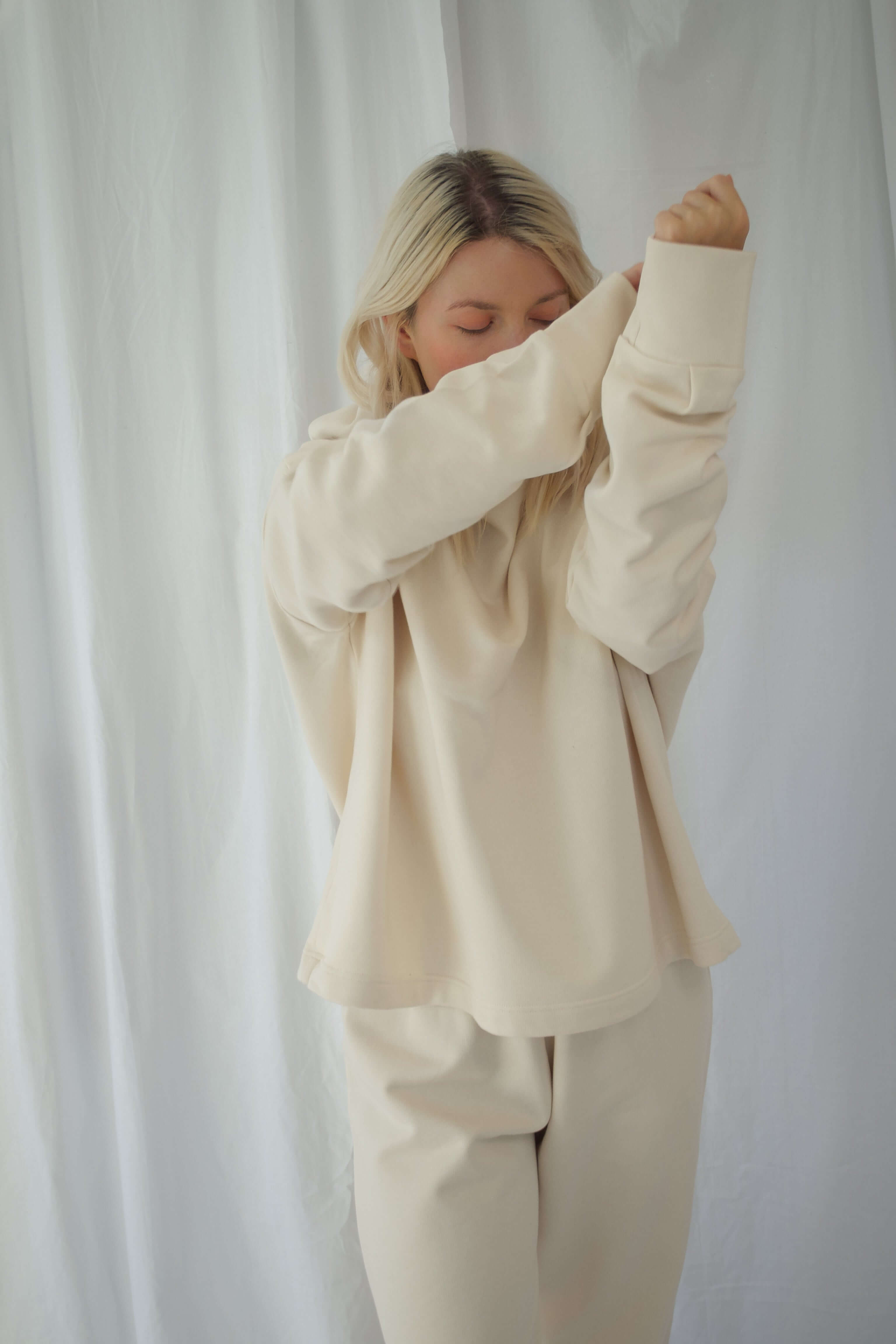 Oversized dámská krémová hoodie z bio bavlny
