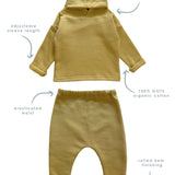 Žlutá dětská tepláková souprava z organické bavlny pro děti do dvou let.